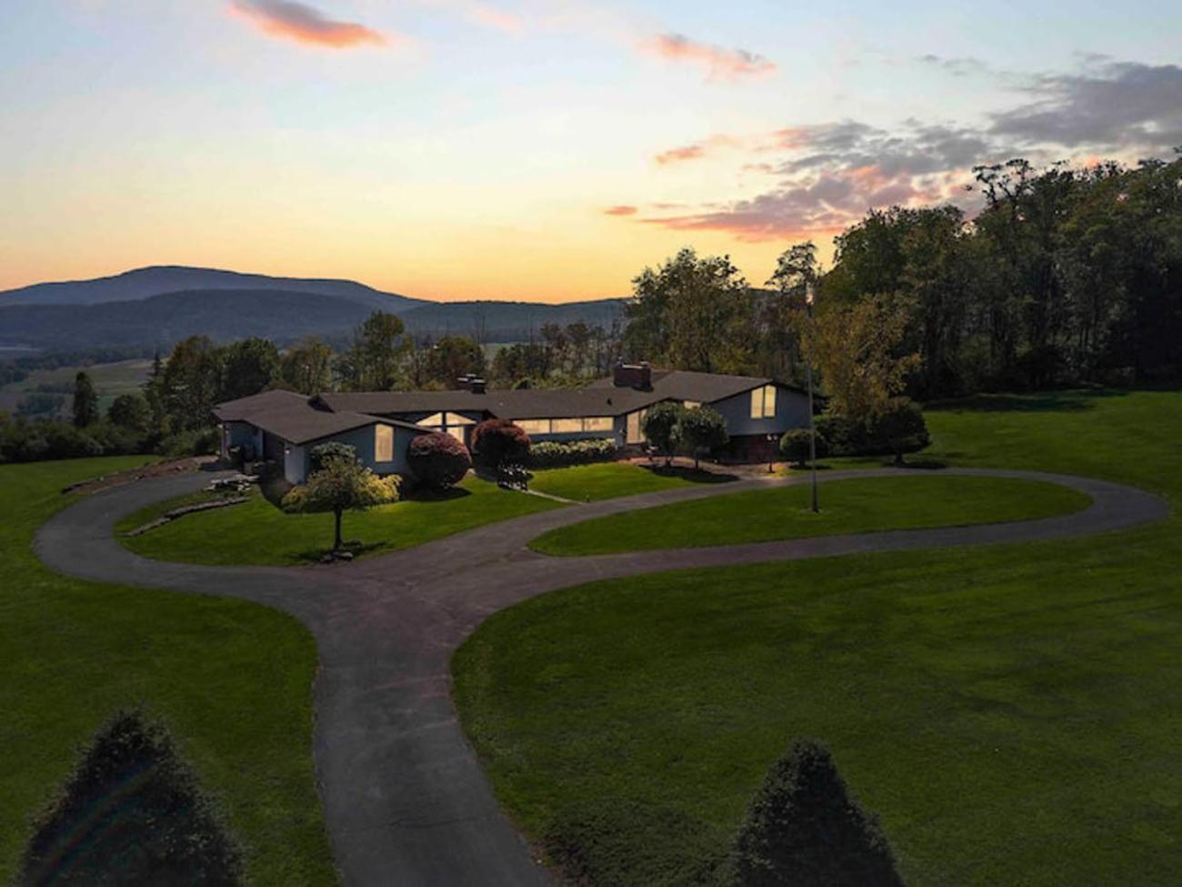National Geographic Views 7-bdr * Tunkhannock