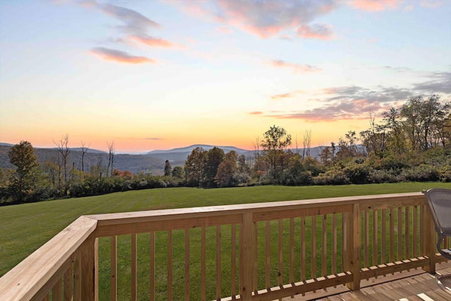 National Geographic Views 7-bdr * Tunkhannock